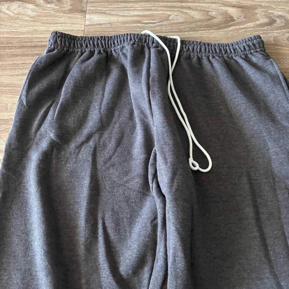 Vintage Y2K/2000s Baggy Grey Skater Comfy Essential Sweatpants! Fits XL